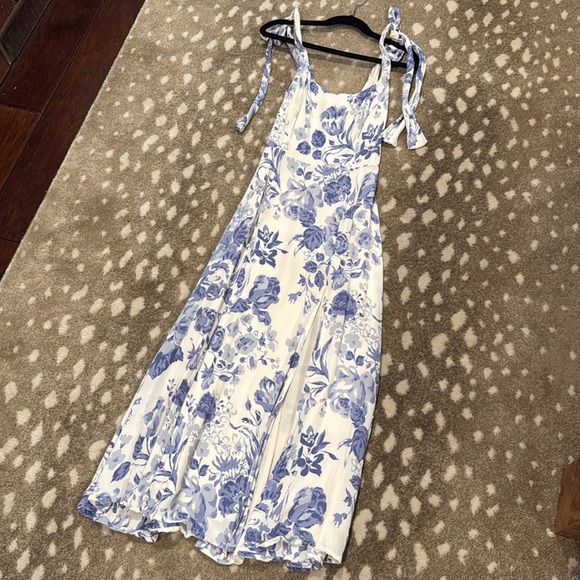 Reformation Lucerne Twilight Blue Floral on White Dress. Size 0 - Picture 4 of 8